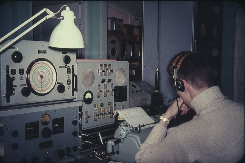 Arne på telegrafi-radioen